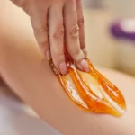 Depilacja pastą cukrową Vs Waxing. Co jest lepsze?
